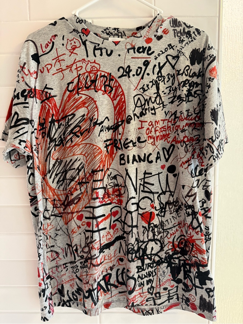 Burberry Men’s Grey Short-Sleeve Graffiti Heart Print Tee Size Small - Picture 2 of 10
